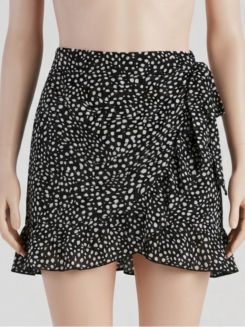 SHEIN Black & White Spot Wrap Skirt Ruffle Hem Women’s Large